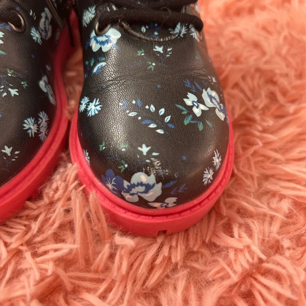 Lily & Dan Floral Boots with Pink Soles - Picture 3 of 5